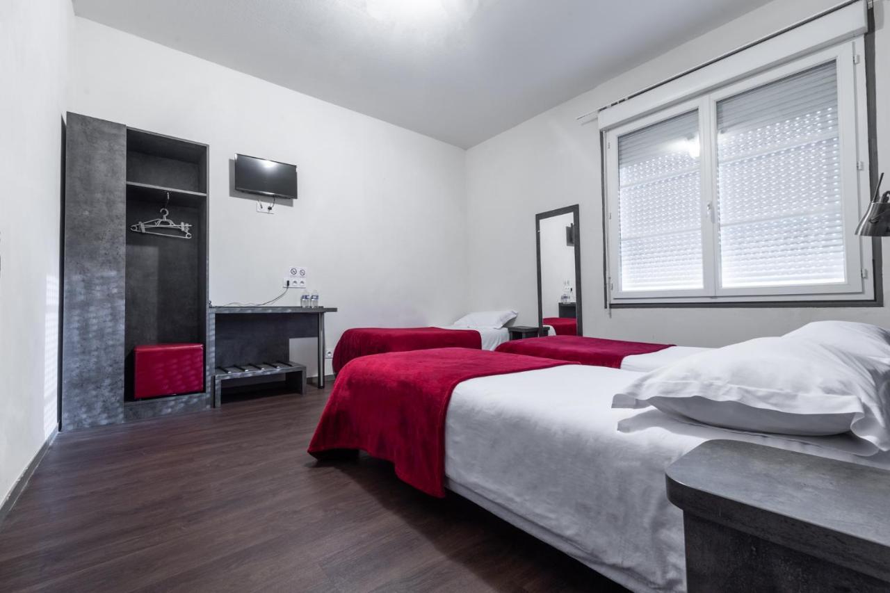 Hotel De La Gare Surgères Εξωτερικό φωτογραφία