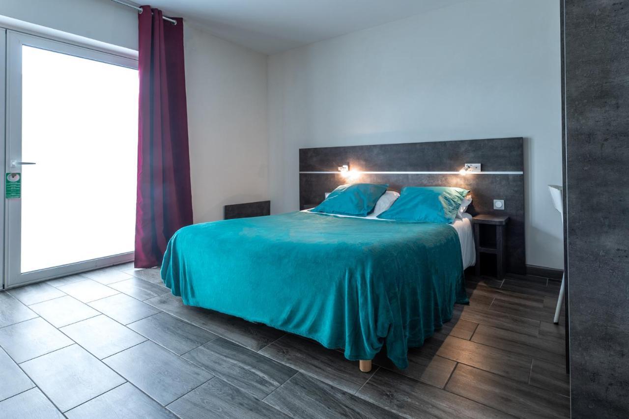 Hotel De La Gare Surgères Εξωτερικό φωτογραφία