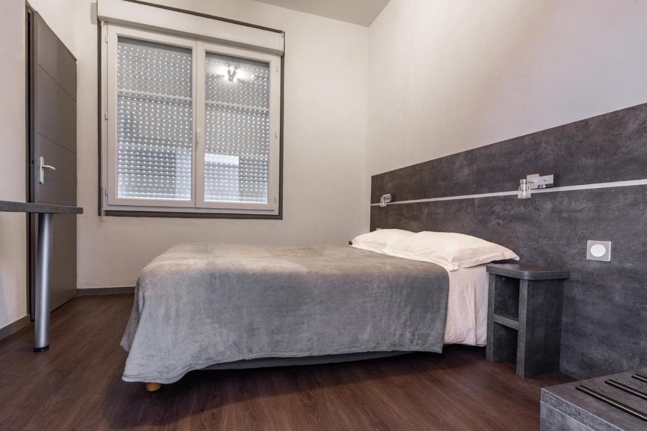 Hotel De La Gare Surgères Εξωτερικό φωτογραφία