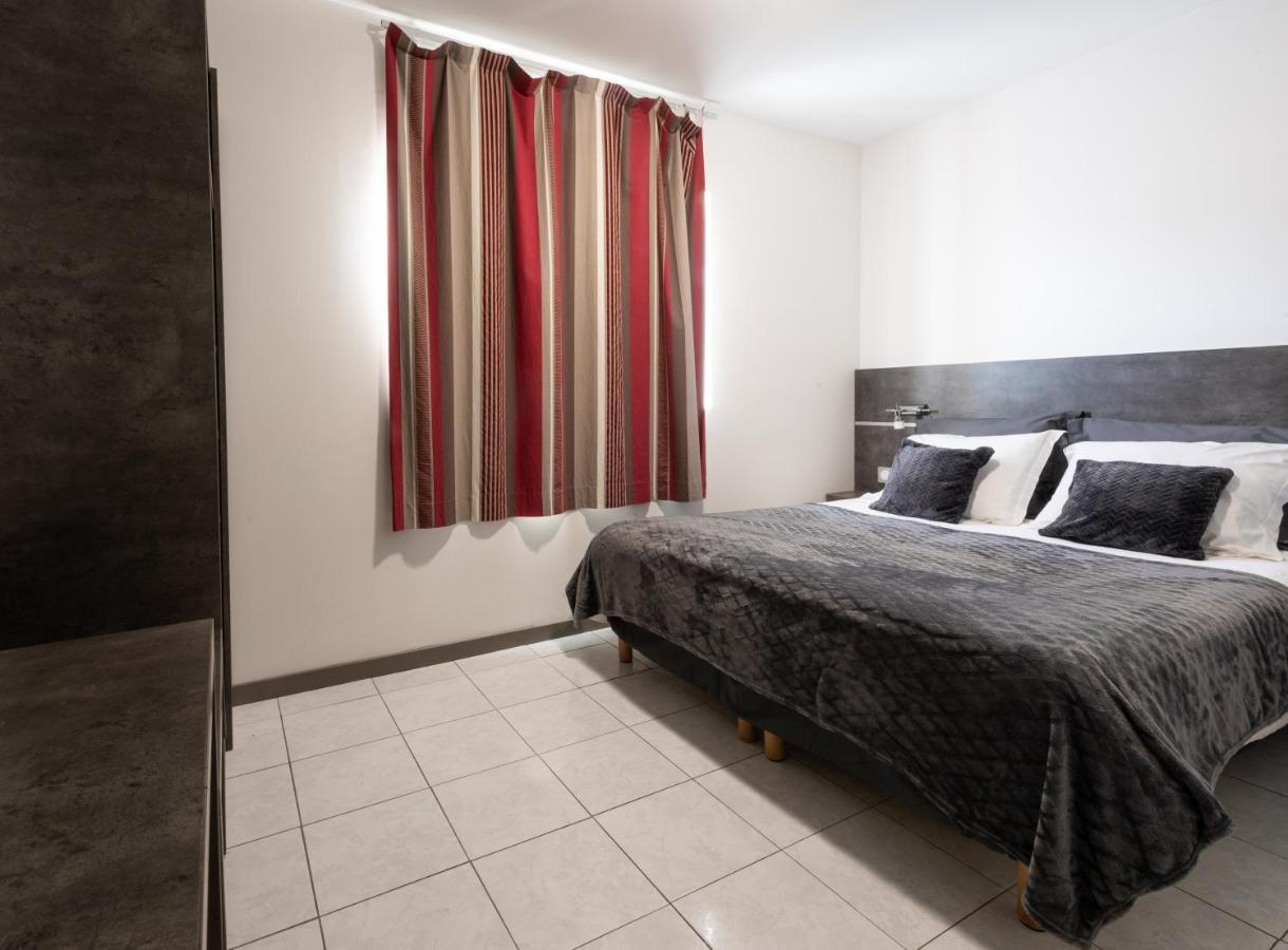 Hotel De La Gare Surgères Εξωτερικό φωτογραφία
