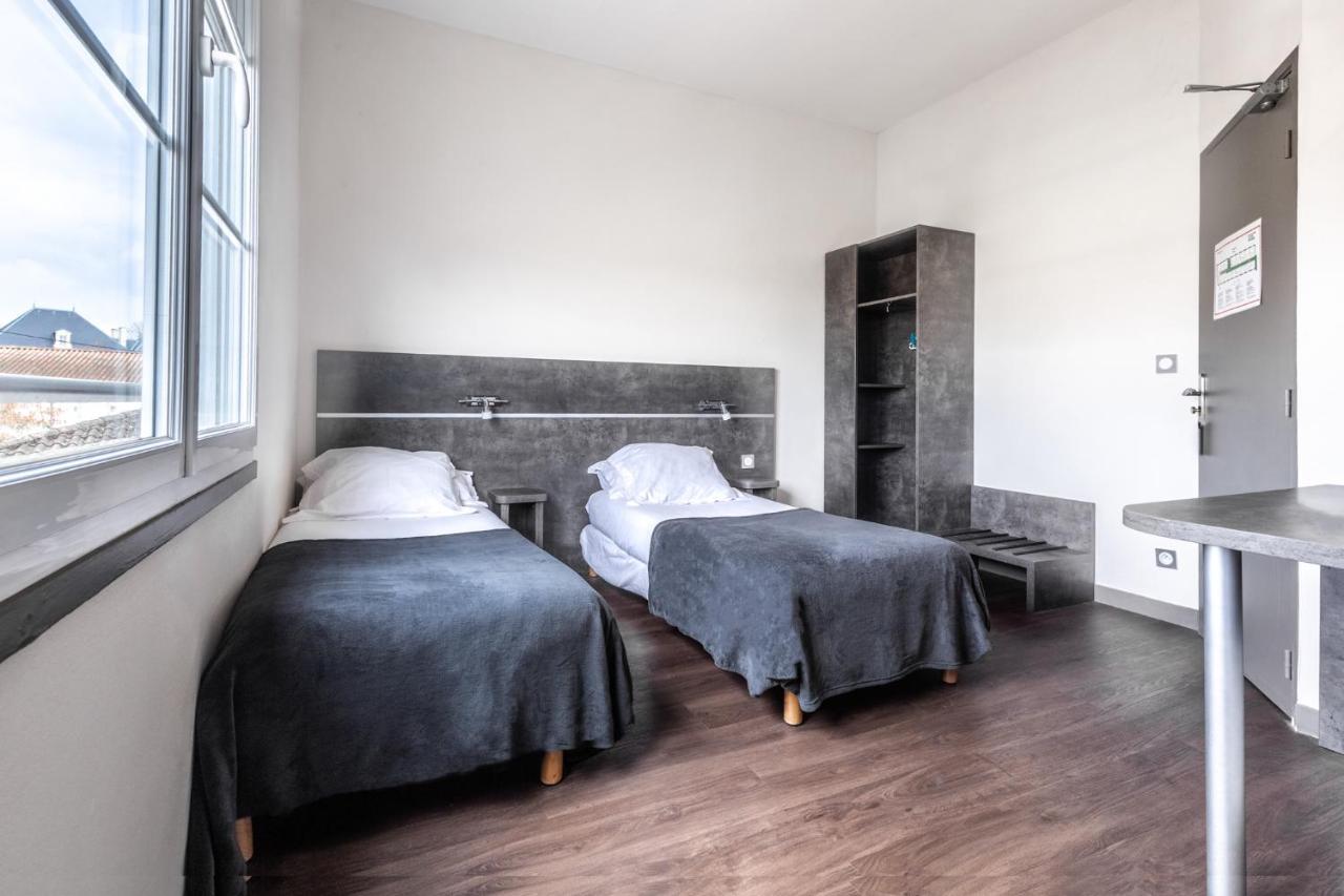 Hotel De La Gare Surgères Εξωτερικό φωτογραφία