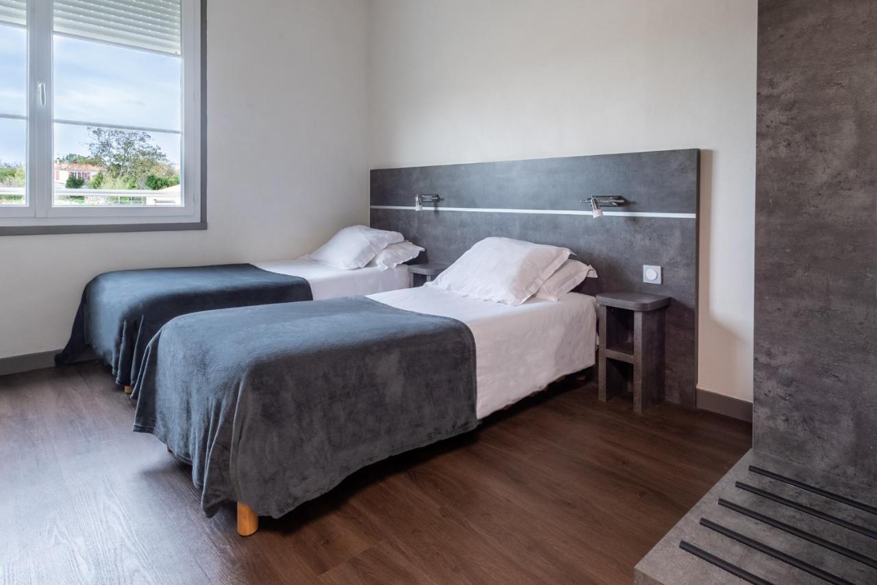 Hotel De La Gare Surgères Εξωτερικό φωτογραφία